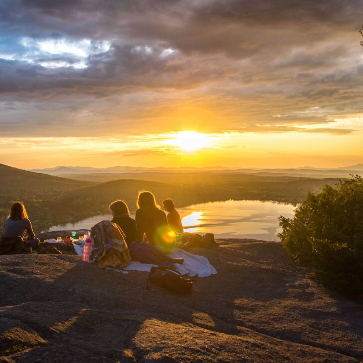 making friends while solo travelling