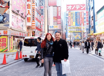 Couple travel blogging - Never Ending Honeymoon