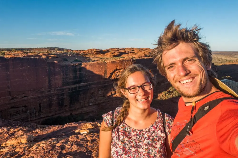 couple travel bloggers - Wondering World