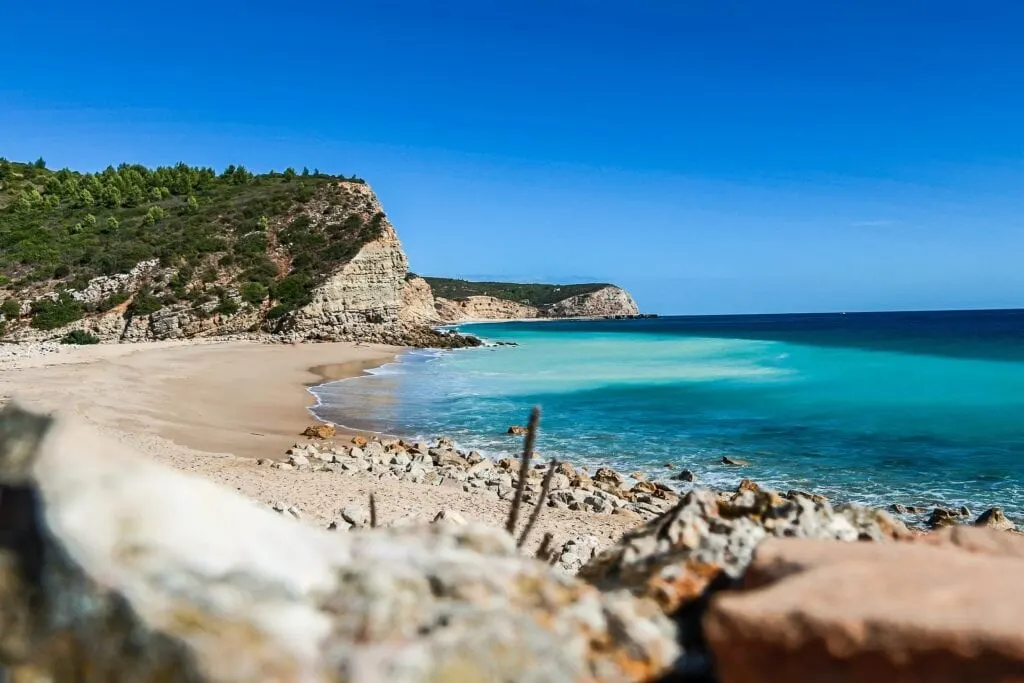 Arr&aacute;bida coastline near Set&uacute;bal, Portugal